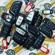 Assorted car key remotes and transponder keys available at Golden Key Locks Repairing Establishment Dubai
